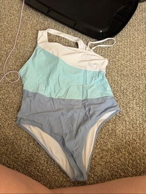 SHEIN Colorblock One-Piece Swimsuit in White, Light Blue, Gray